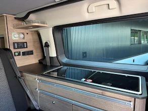 https://vehicle.imgix.net/4445147/d8a40c6d-4be8-4069-821b-3f4cdf2cbf1f.jpg