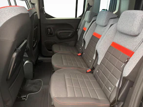 https://vehicle.imgix.net/4445159/56515922-9ad3-4950-a97d-8b035e415710.jpg