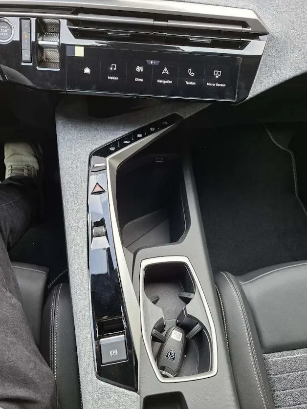 PEUGEOT 3008 1.2 Hybrid Allure