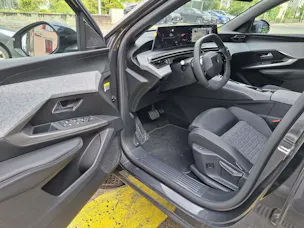PEUGEOT 3008 1.2 Hybrid Allure