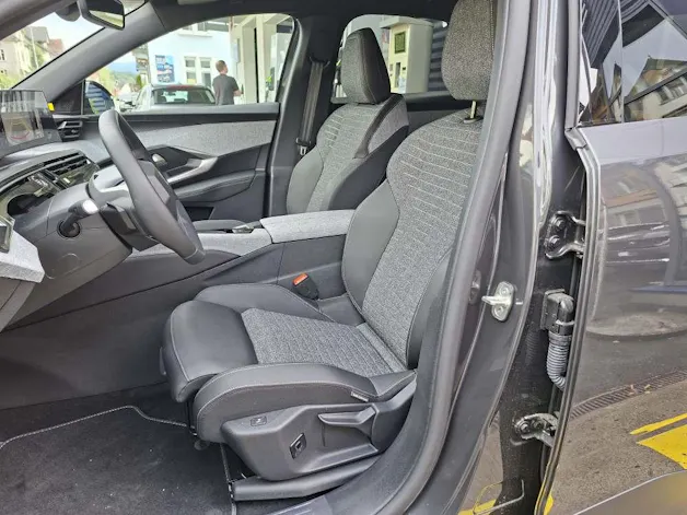 PEUGEOT 3008 1.2 Hybrid Allure