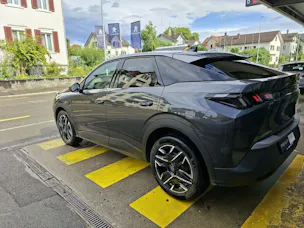 PEUGEOT 3008 1.2 Hybrid Allure