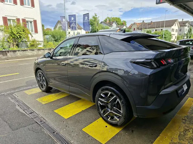 PEUGEOT 3008 1.2 Hybrid Allure