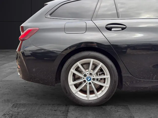 BMW 320e xDrive Touring