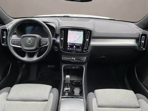 VOLVO XC40 2.0 B3 MH Plus Dark