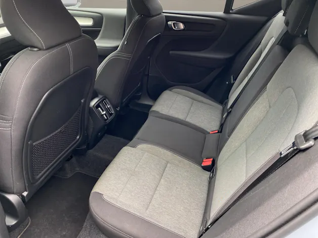 VOLVO XC40 2.0 B3 MH Plus Dark