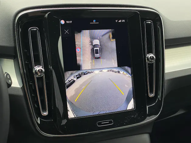 VOLVO XC40 2.0 B3 MH Plus Dark