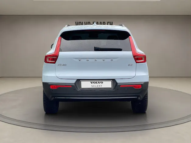 VOLVO XC40 2.0 B3 MH Plus Dark