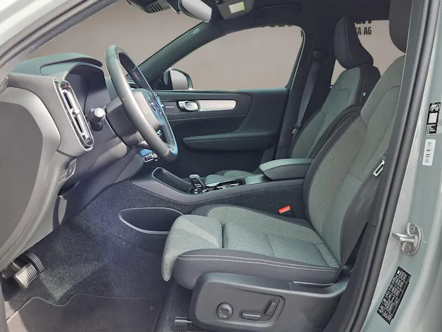 VOLVO XC40 2.0 B3 MH Plus Dark