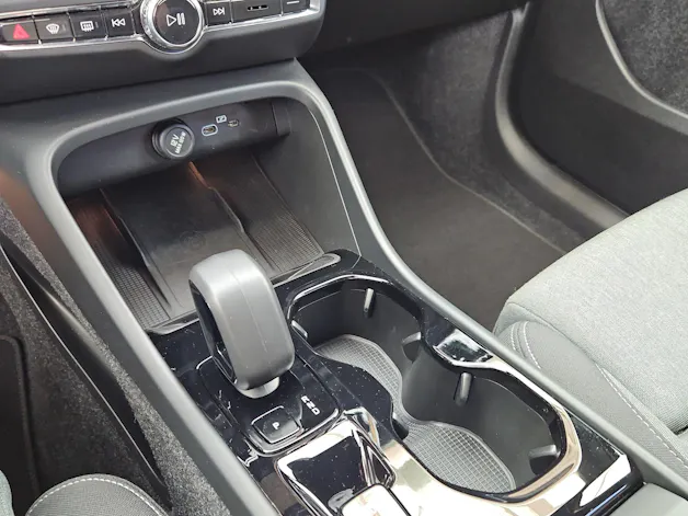 VOLVO XC40 2.0 B3 MH Plus Dark