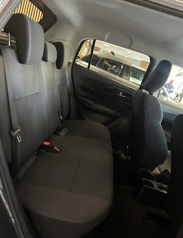 Suzuki Swift 1.2 Sakura Hybrid
