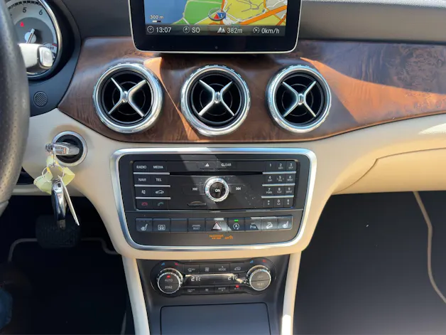 MERCEDES-BENZ GLA 250 Urban 4Matic