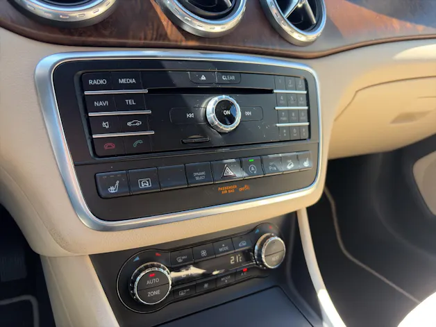 MERCEDES-BENZ GLA 250 Urban 4Matic