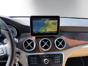 MERCEDES-BENZ GLA 250 Urban 4Matic
