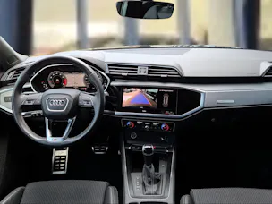 AUDI audi Q3 35 TFSI S line Attraction S-tronic Mythosschwarz Metallic