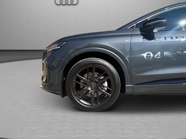 AUDI Q4 e-tron SUV quattro performance