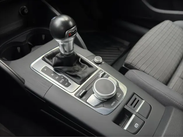 AUDI A3 Sportback 40 TFSI Sport Attraction quattro S-tronic