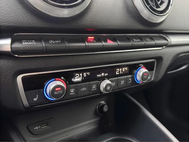 AUDI A3 Sportback 40 TFSI Sport Attraction quattro S-tronic