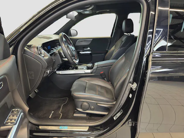 MERCEDES-BENZ EQB 300 AMG Line 4MATIC
