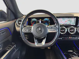 MERCEDES-BENZ EQB 300 AMG Line 4MATIC