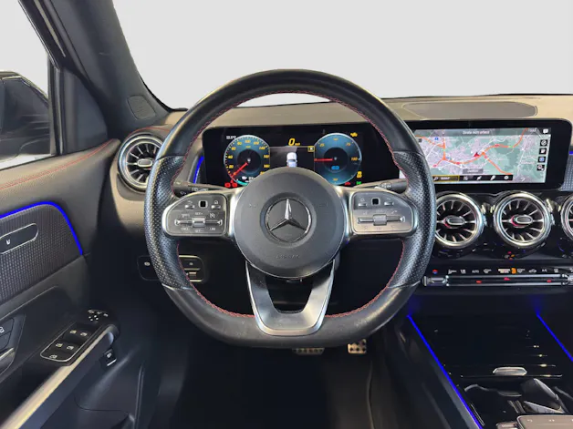 MERCEDES-BENZ EQB 300 AMG Line 4MATIC