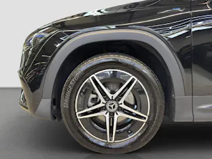MERCEDES-BENZ EQB 300 AMG Line 4MATIC
