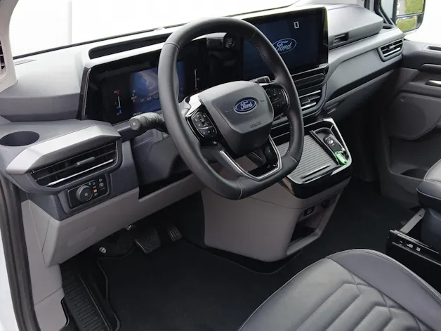 FORD Tourneo Custom Bus 320 L1 2.0 EcoBlue 170 Titanium 4x4
