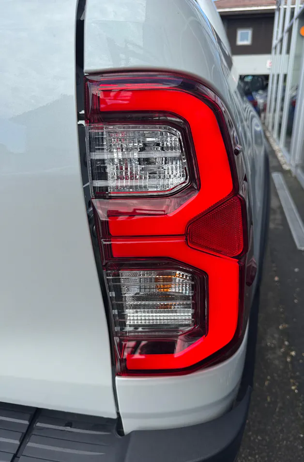 Toyota Hilux 2.8d Invincible Double Cab 4x4