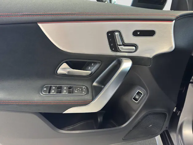 MERCEDES-BENZ CLA 220 AMG Line 4MATIC