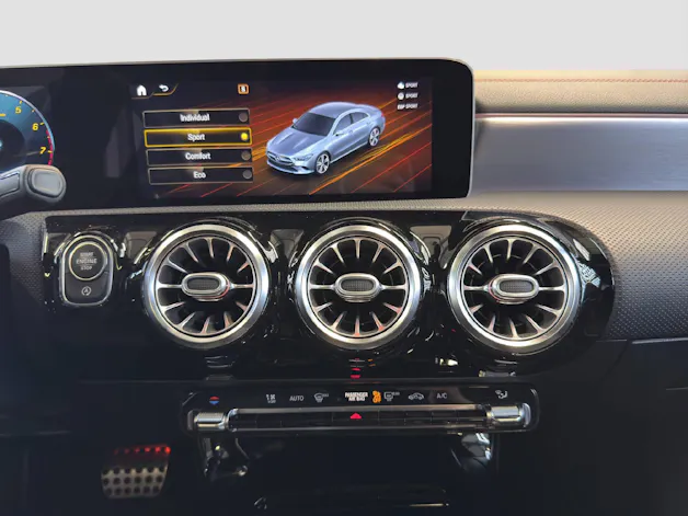 MERCEDES-BENZ CLA 220 AMG Line 4MATIC