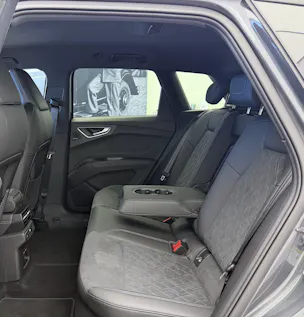 AUDI Q4 e-tron SUV quattro performance Swiss Ski