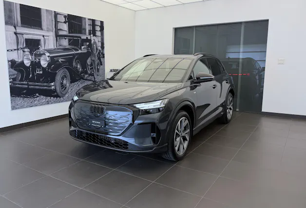 AUDI Q4 e-tron SUV quattro performance Swiss Ski