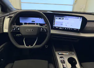 AUDI Q4 e-tron SUV quattro performance Swiss Ski