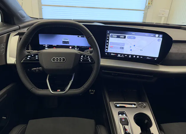 AUDI Q4 e-tron SUV quattro performance Swiss Ski