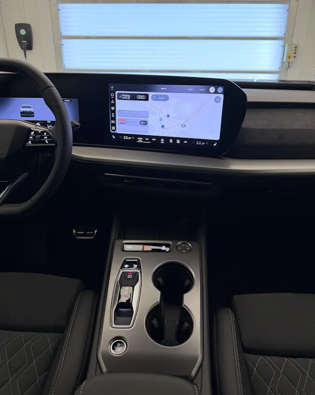 AUDI Q4 e-tron SUV quattro performance Swiss Ski
