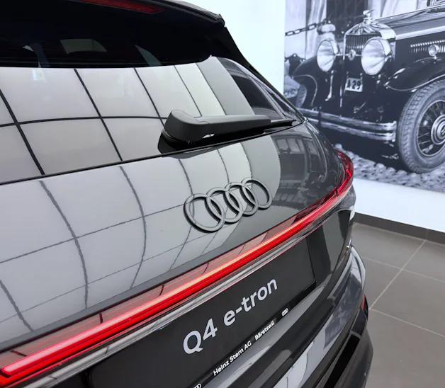 AUDI Q4 e-tron SUV quattro performance Swiss Ski