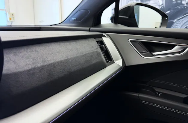 AUDI Q4 e-tron SUV quattro performance Swiss Ski