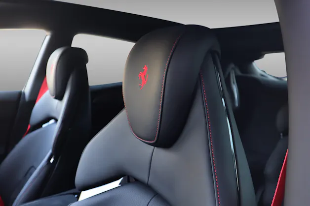 FERRARI Purosangue 6.5 V12