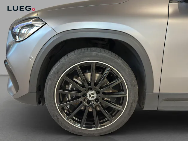 MERCEDES-BENZ GLA 250e AMG Line 8G-DCT