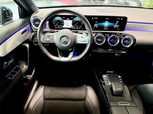 MERCEDES-BENZ A 180 d AMG Line 8G-DCT