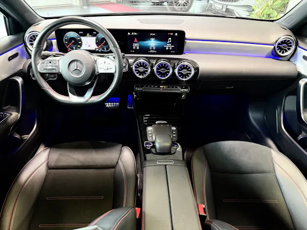 MERCEDES-BENZ A 180 d AMG Line 8G-DCT