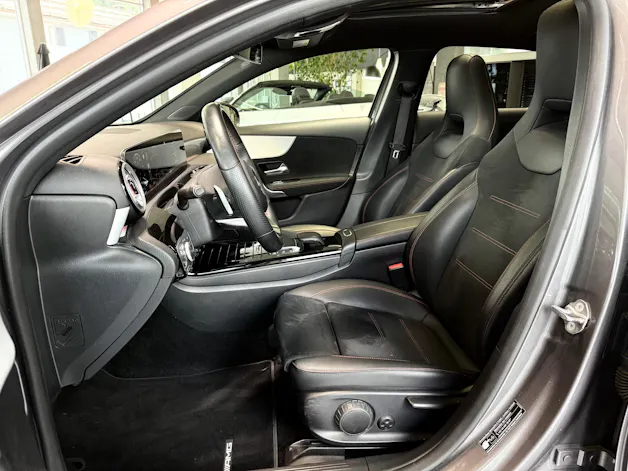 MERCEDES-BENZ A 180 d AMG Line 8G-DCT