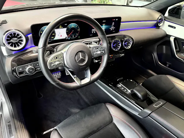 MERCEDES-BENZ A 180 d AMG Line 8G-DCT