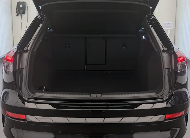 AUDI Q4 e-tron SUV quattro performance Swiss Ski