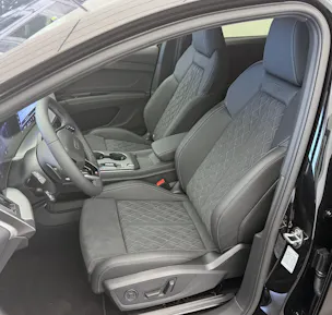AUDI Q4 e-tron SUV quattro performance Swiss Ski
