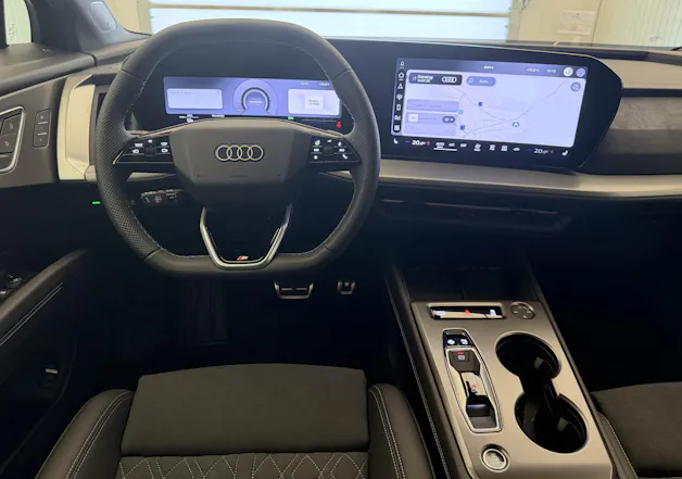 AUDI Q4 e-tron SUV quattro performance Swiss Ski