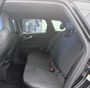 AUDI Q4 e-tron SUV quattro performance Swiss Ski