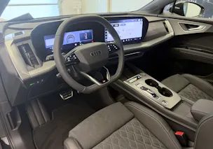 AUDI Q4 e-tron SUV quattro performance Swiss Ski