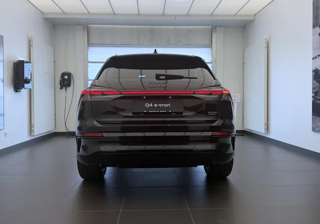 AUDI Q4 e-tron SUV quattro performance Swiss Ski