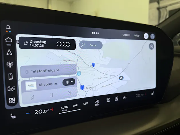AUDI Q4 e-tron SUV quattro performance Swiss Ski
